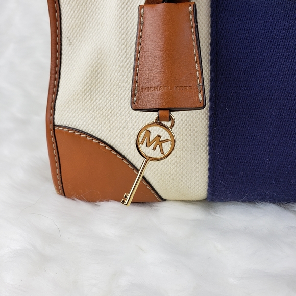 Michael Kors Hamilton Tote - Picture 7 of 15